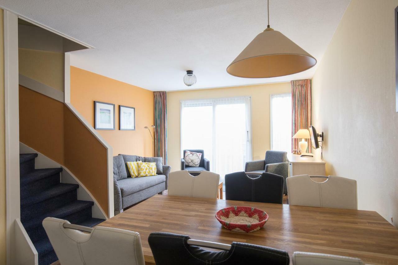 Appartement De Vrijbuiter, Resort Amelander Kaap Hollum  Esterno foto